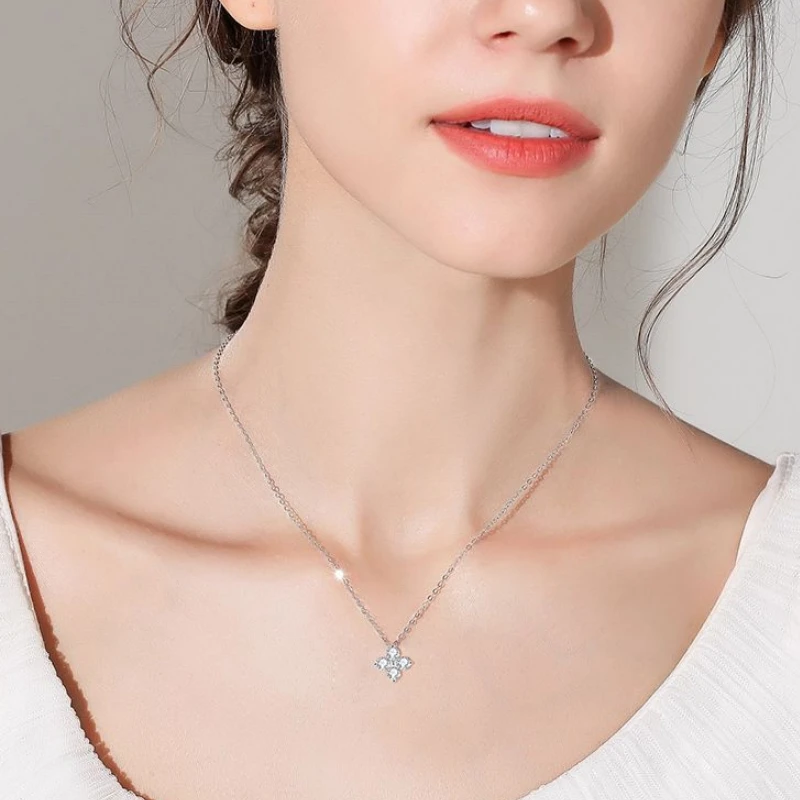 Luxe Clover Moissanite Necklace in D Color with K18 Gold Accents on S925 Silver – Luxury women’s jewelry by Mireli Jewelry