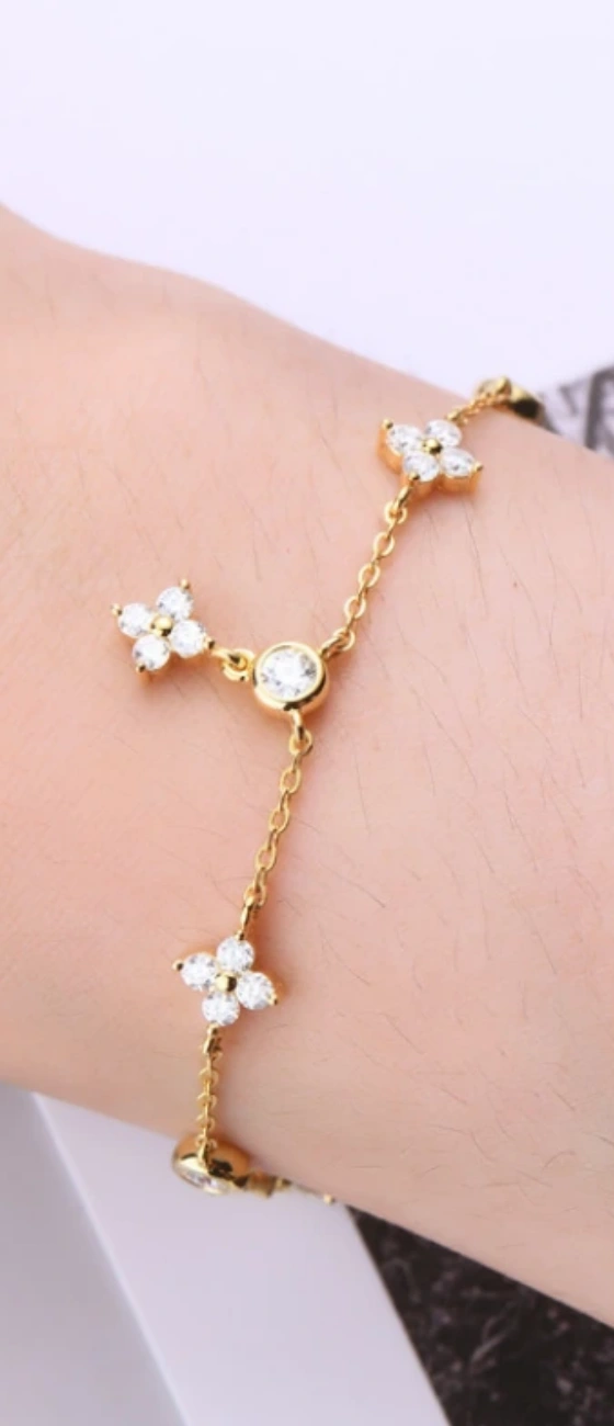 Lucky clover moissanite bracelet for women in 18K gold plated 925 sterling silver, perfect gift idea
