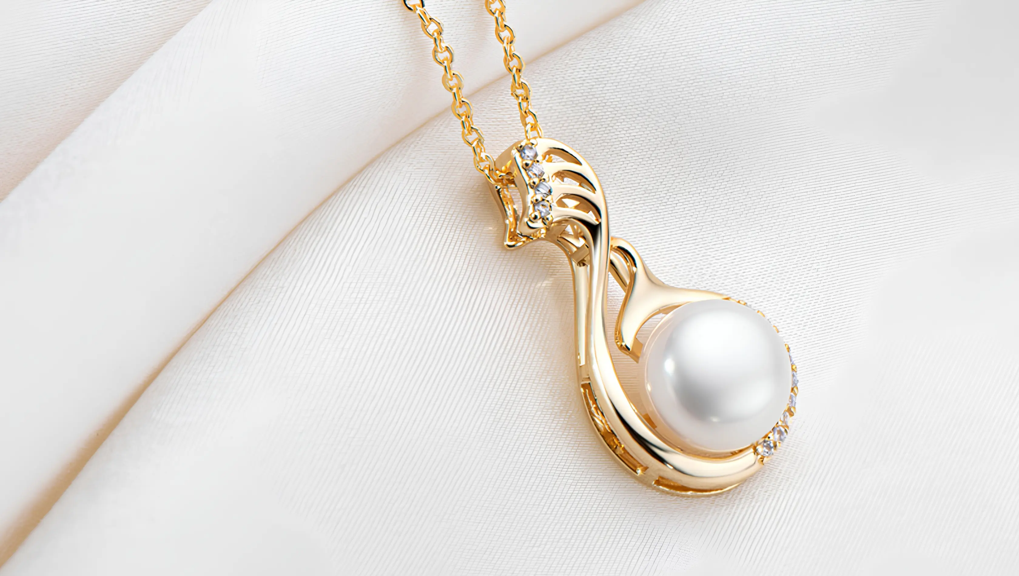 Elegant Swan Necklace with Pearl – 14K Gold Plated by Mireli Jewelry